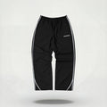 Trackpant V2 negro BAESICS - vista frontal del pantalon parachute